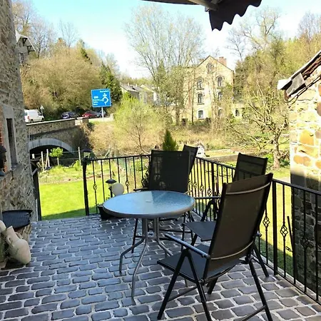 Au Fil De L'eau Guest house Grupont